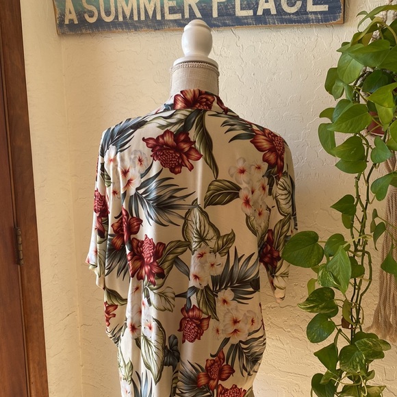 🎉 BISHOP ST HAWAIIAN FLORAL TOP‼️ - Picture 8 of 12